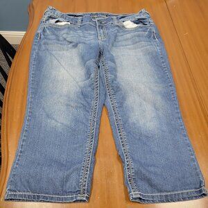 Maurices distressed capri crop jeans size 13/14